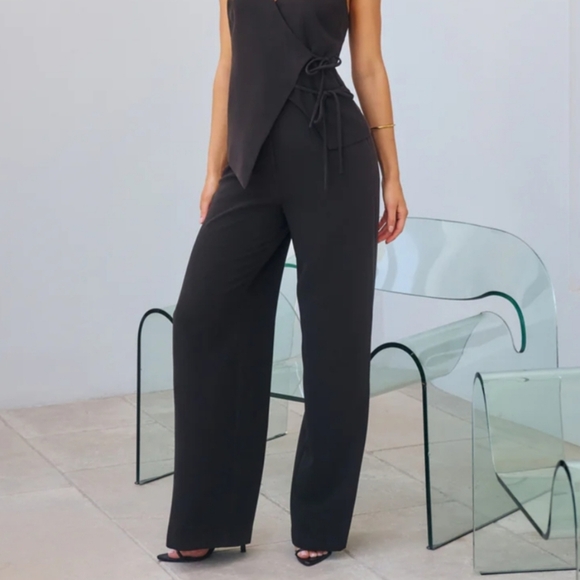 Hello Molly Pants - HELLO MOLLY Textured Wide leg flat front trousers in black. Size 4 NWT
